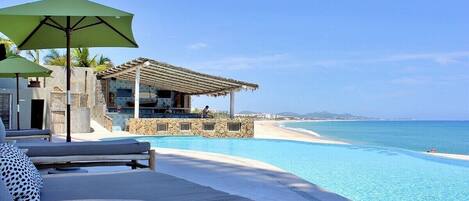 حمّام سباحة خارجي، حمّام سباحة مُدفَّأ