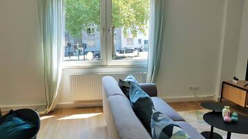 Premium Apartment (incl. 75€ Cleaning Fee) | Living area | Smart TV