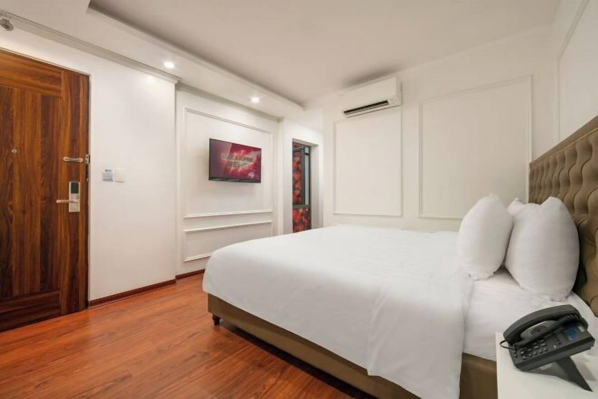 Premium bedding, memory-foam beds, minibar, in-room safe
