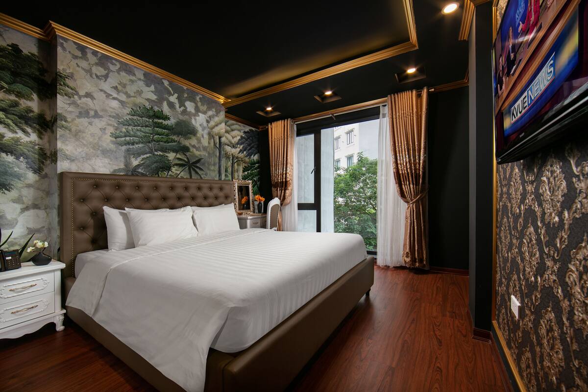Suite ejecutiva | Ropa de cama de alta calidad, camas con efecto memoria y minibar 