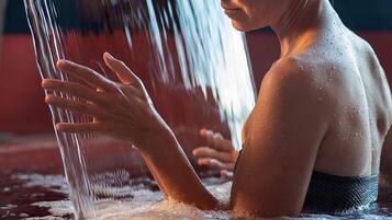 Hot tub, steam room, hot springs/mineral springs, Turkish bath/hammam