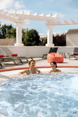 Hot tub, steam room, hot springs/mineral springs, Turkish bath/hammam