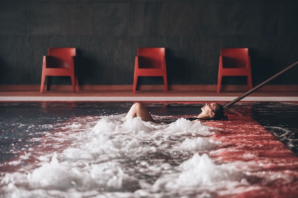 Banheira de hidromassagem, sauna a vapor, fontes termais/minerais