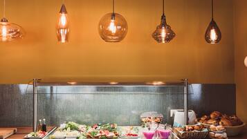 Tägliches Frühstücksbuffet gegen Gebühr