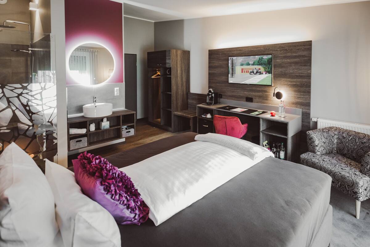 Habitación individual estándar, 1 habitación, materiales antialérgicos, en la zona del jardín | Ropa de cama hipoalergénica, minibar, caja fuerte y escritorio