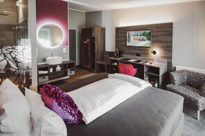 Standard Single Room, 1 Bedroom, Allergy Friendly, Garden Area | Hypo-allergenic bedding, minibar, in-room safe, individually decorated - Hildebrandts Das Grüne Stadthotel (Neumuenster)