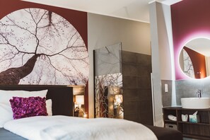 Standard Single Room, 1 Bedroom, Allergy Friendly, Garden Area | Hypo-allergenic bedding, minibar, in-room safe, individually decorated - Hildebrandts Das Grüne Stadthotel (Neumuenster)