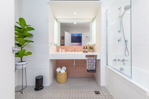 Combined shower/bathtub, hair dryer, towels, soap