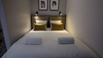Ropa de cama hipoalergénica, decoración personalizada y wifi gratis