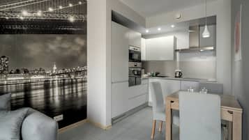 Refrigerador con freezer, placa de cocina, cafetera/tetera