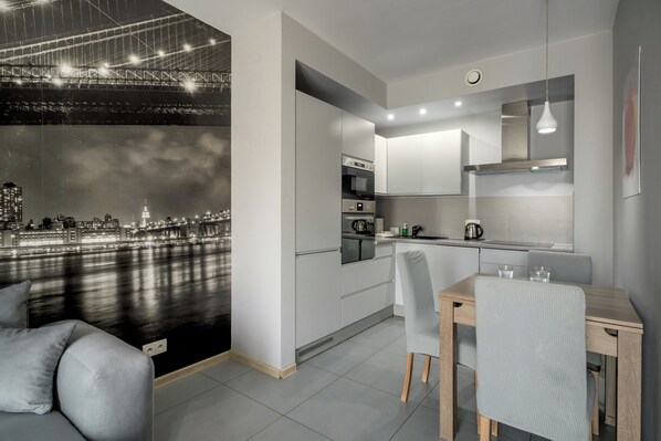 Comfort Apartment, 1 Queen Bed with Sofa bed | Private kitchenette | Full-sized fridge, stovetop, coffee/tea maker, electric kettle