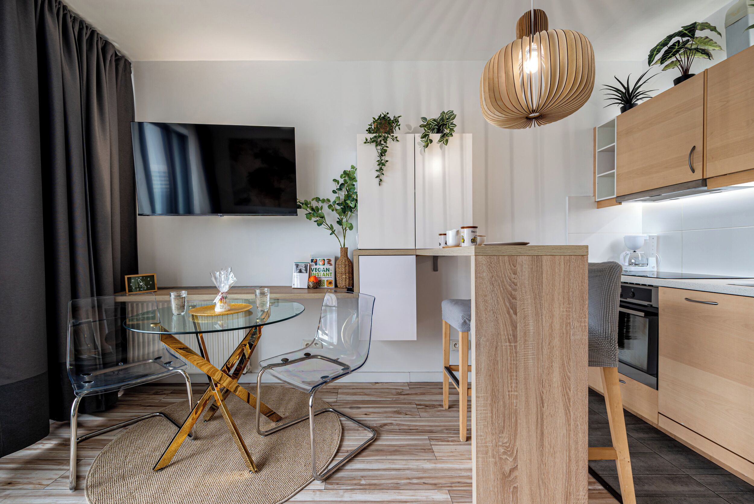 Studio Suite | Private kitchenette | Stovetop, coffee/tea maker, electric kettle, cookware/dishes/utensils