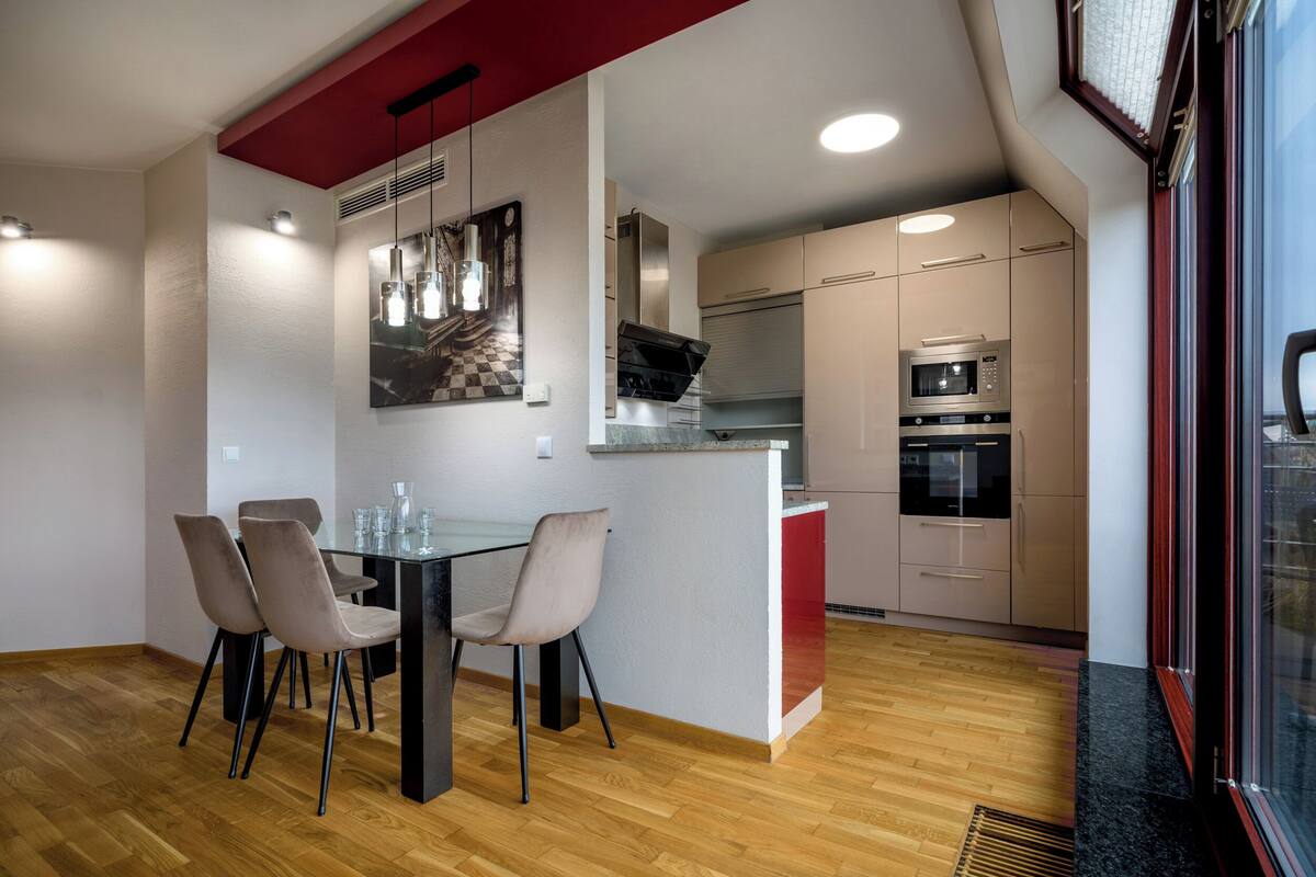 Appartement Tradition | Salle de séjour | Télévision à écran plat de 37 pouces avec chaînes numériques