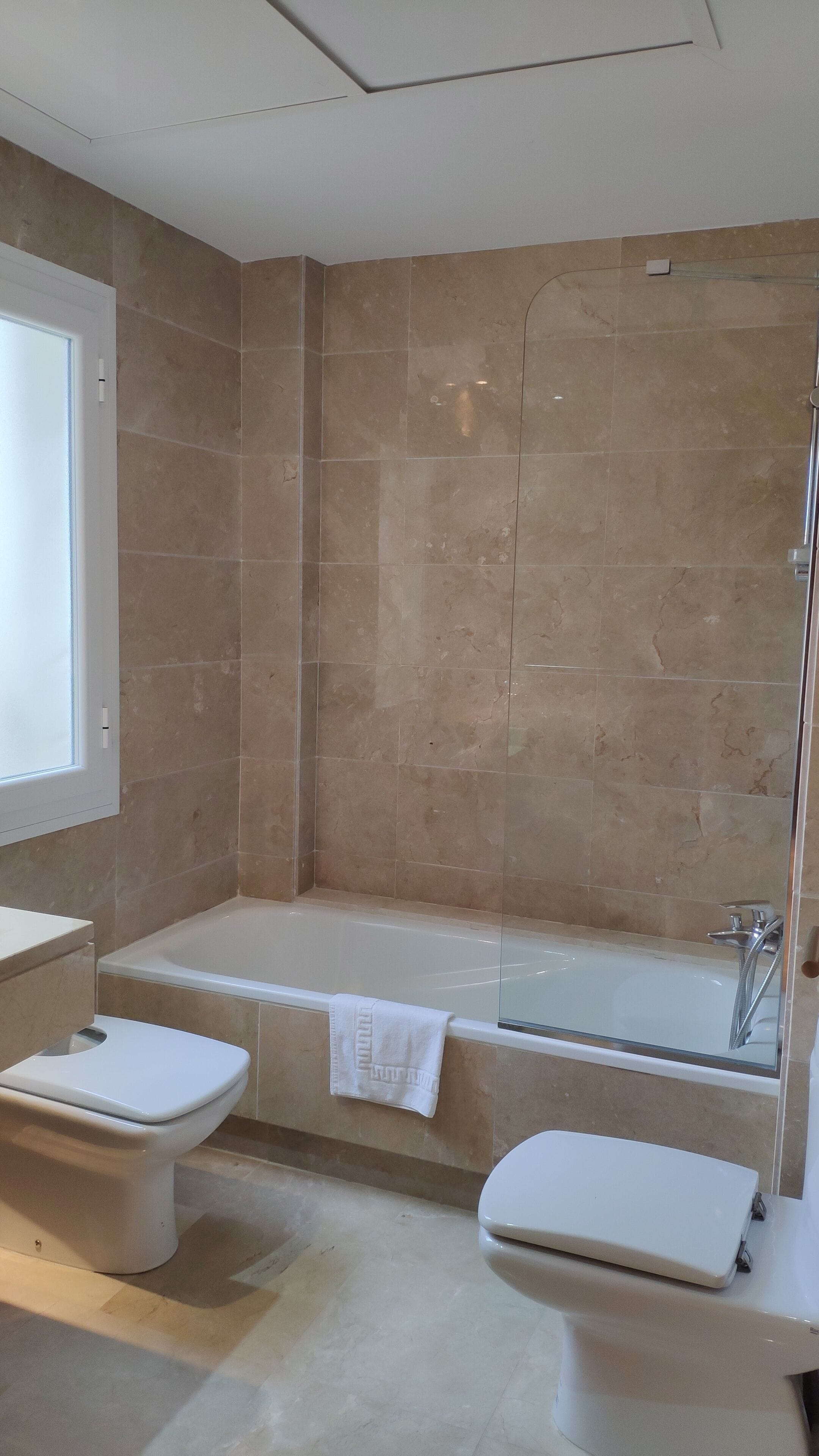 deep-soaking bathtub