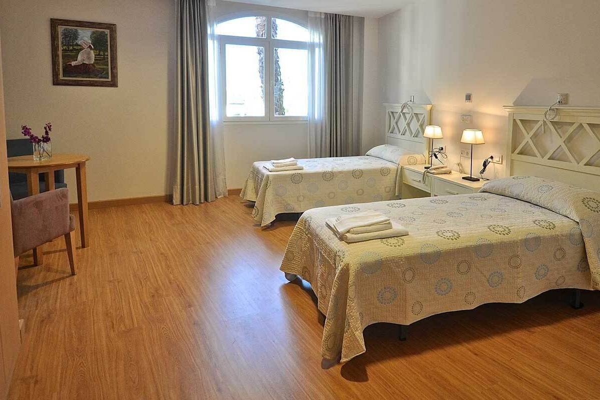 Twin Room | Katil bayi/kot (surcaj), cadar katil 