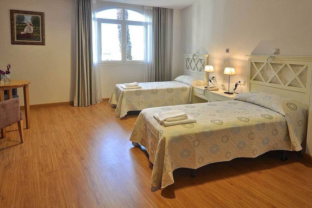 twin room | cots/infant beds, bed sheets