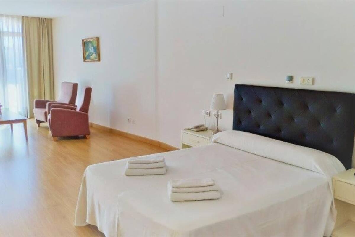 Double Room | Katil bayi/kot (surcaj), cadar katil 
