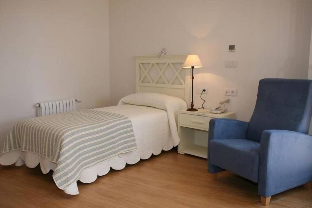 single room | cots/infant beds, bed sheets