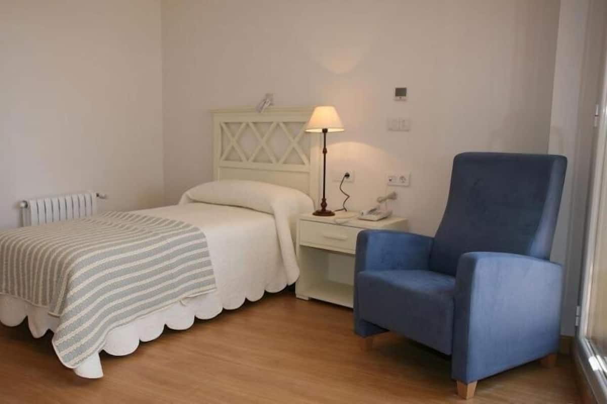 Habitación individual | 1 habitación, cunas y ropa de cama