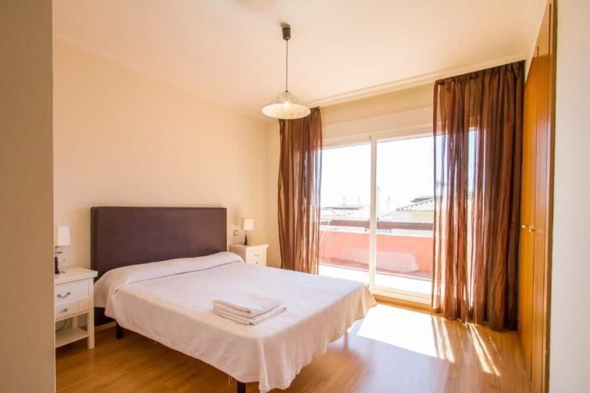 deluxe apartment, 2 bedrooms, private pool | cots/infant beds, bed sheets