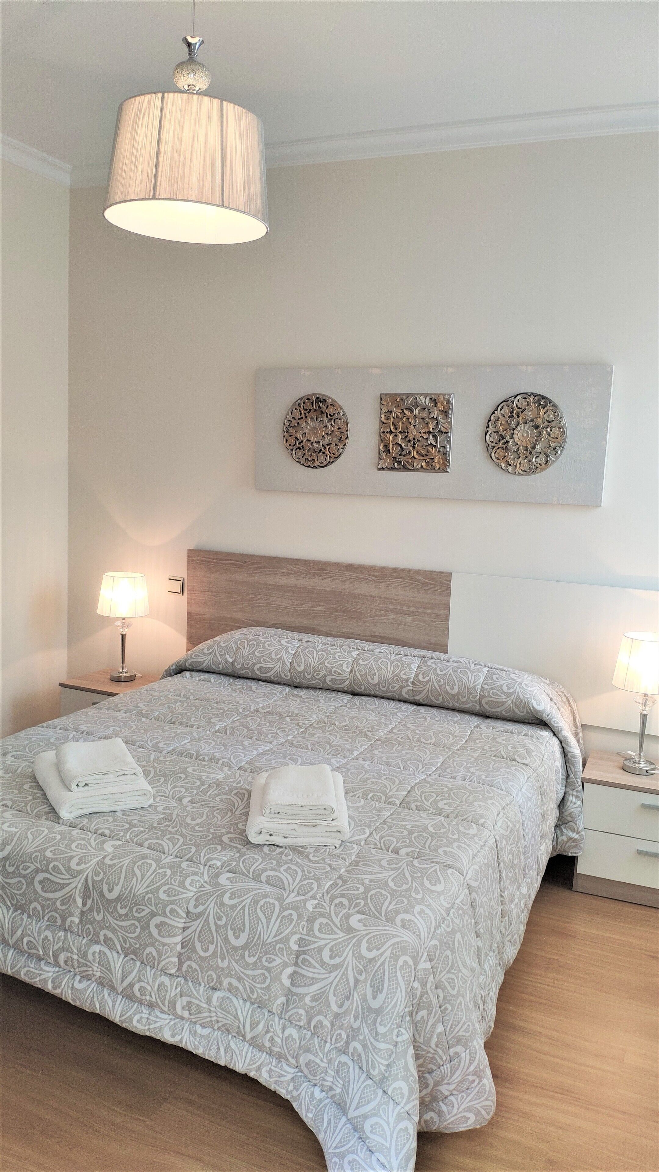 cots/infant beds, bed sheets