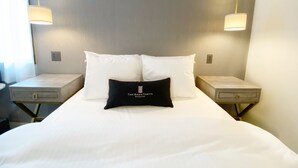 A hotel room with a large bed, two bedside tables, and two wall-mounted lamps. - The Barn Tokyo (Tokyo)