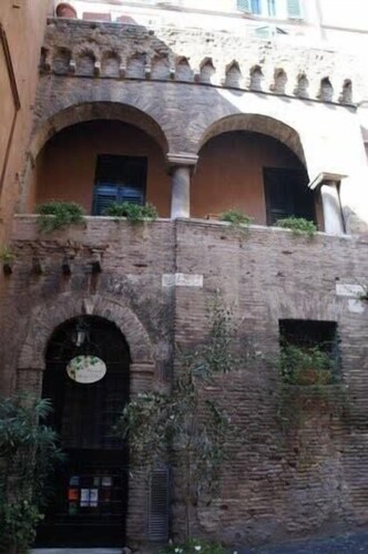 Rome with a Garden! Delightful 1 Bedroom Apartment with Private Garden in Historic Trastevere