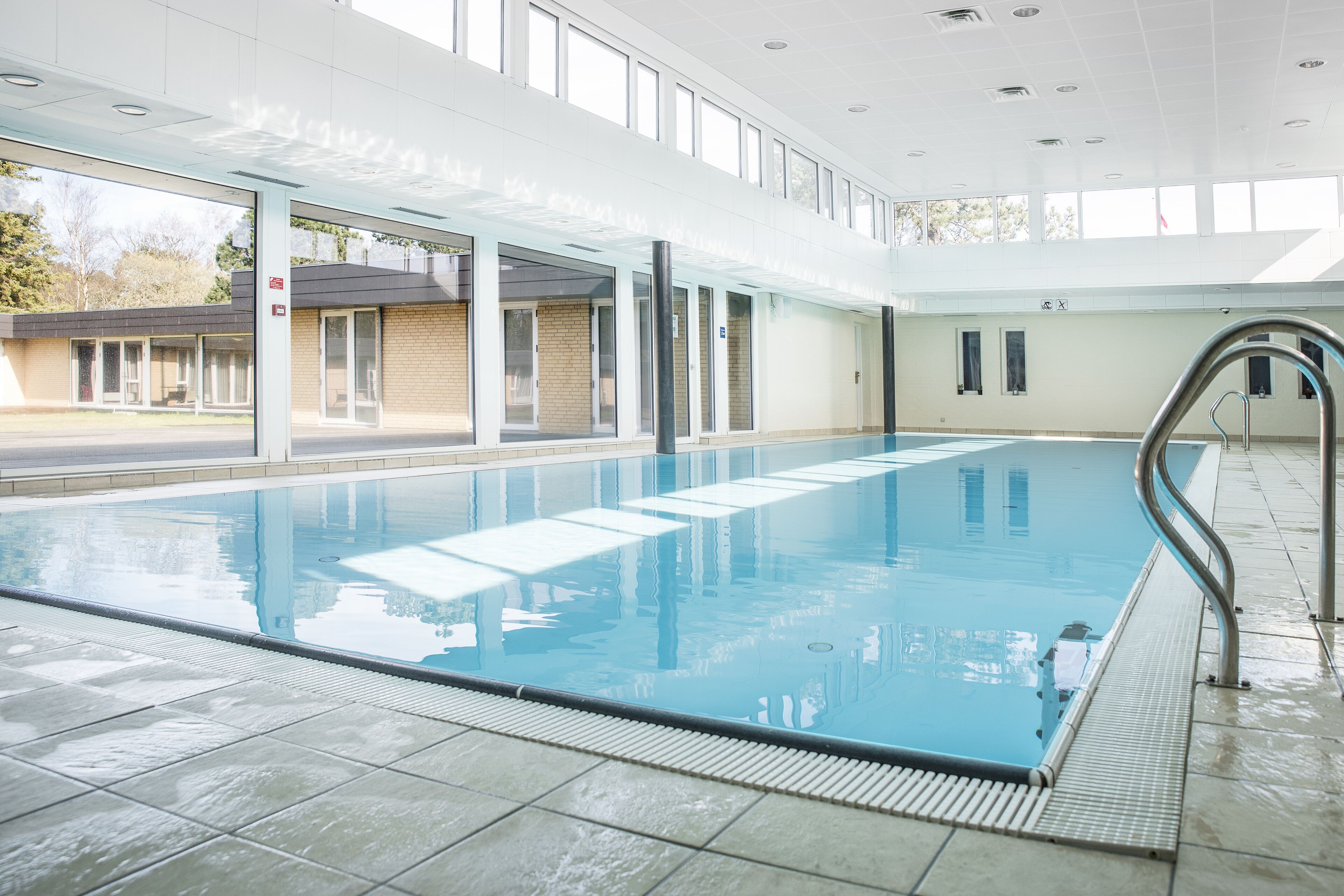 สระว่ายน้ำในร่ม