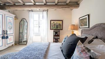 2 chambres, bureau, chambres insonorisées, fer et planche à repasser
