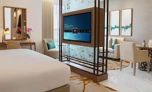 Premium bedding, down duvets, in-room safe, desk - Al Jaddaf Rotana Suite Hotel (Dubai)