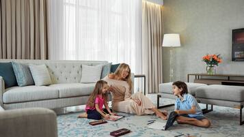 TV màn hình phẳng 55-inch có truyền hình vệ tinh, TV