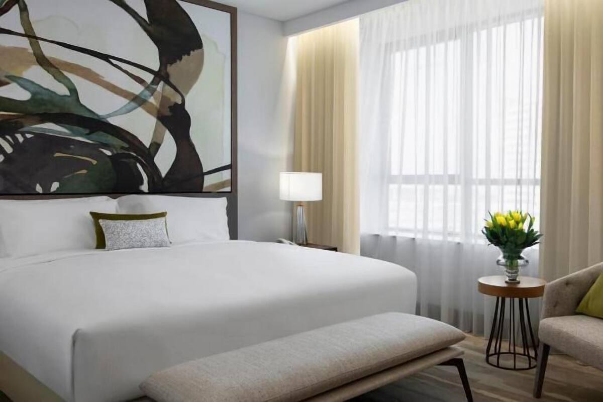 Premium bedding, down duvets, desk, blackout curtains