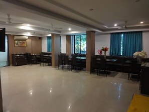 Restaurant - Hotel Flora Inn (Nagpur)