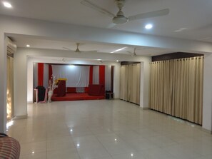 Banquet hall - Hotel Flora Inn (Nagpur)