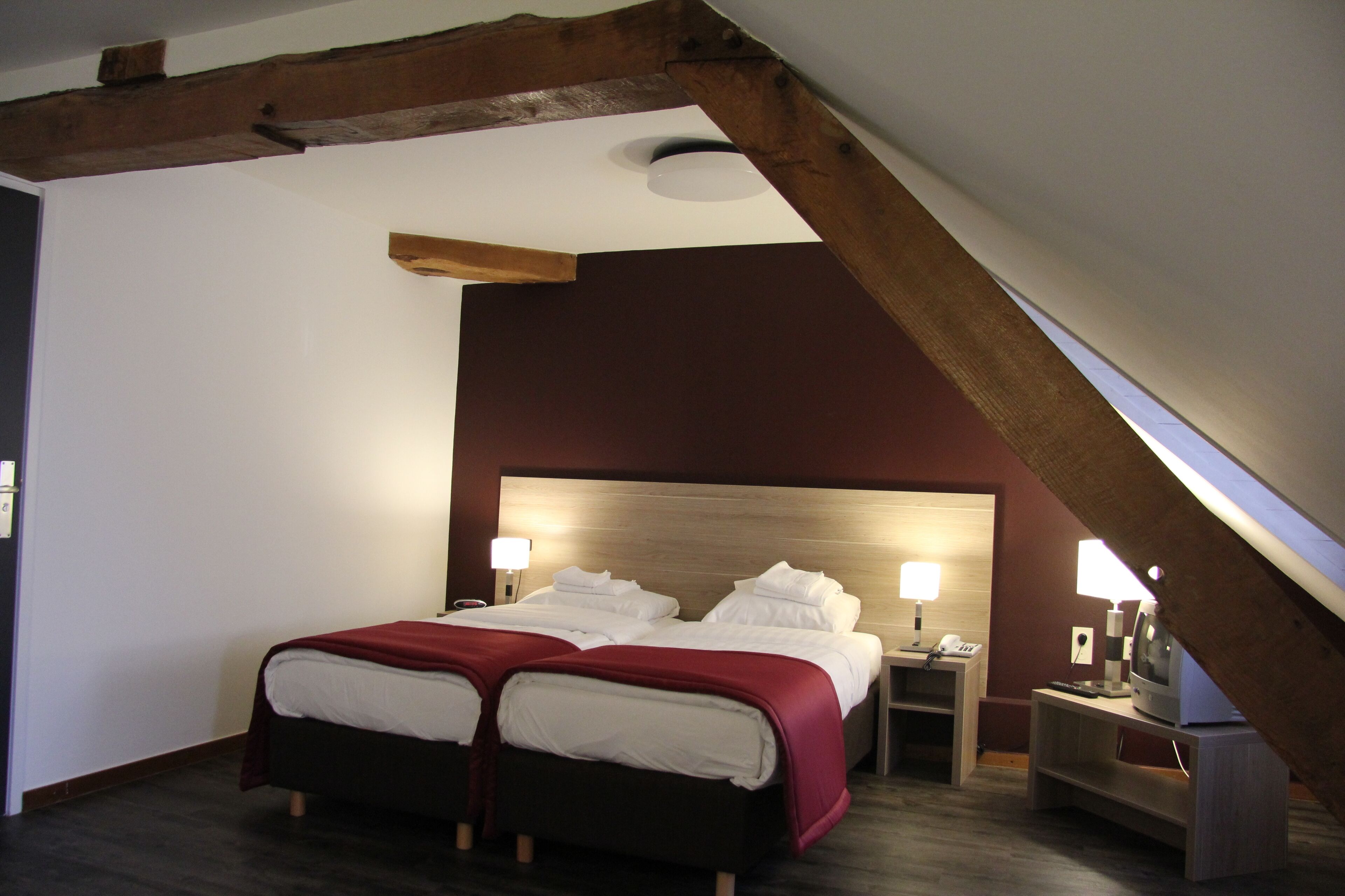 comfort double room | 1 bedroom, desk, free wifi, bed sheets