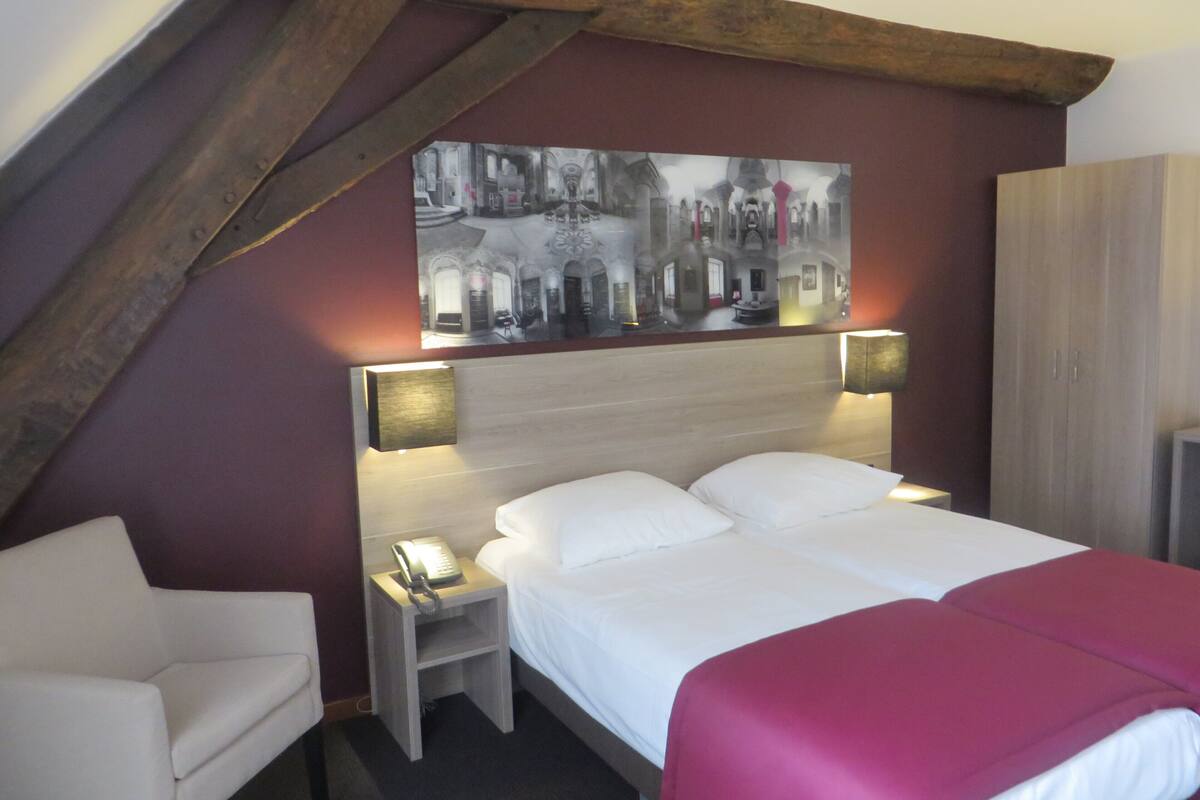 Comfort Double Room | Desk, WiFi (free), bed sheets