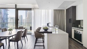 Suite Premium, 3 kamar tidur, balkon, pemandangan marina (Private beach access) | Dapur pribadi | Mesin pembuat kopi/teh, lemari es, microwave, dan oven