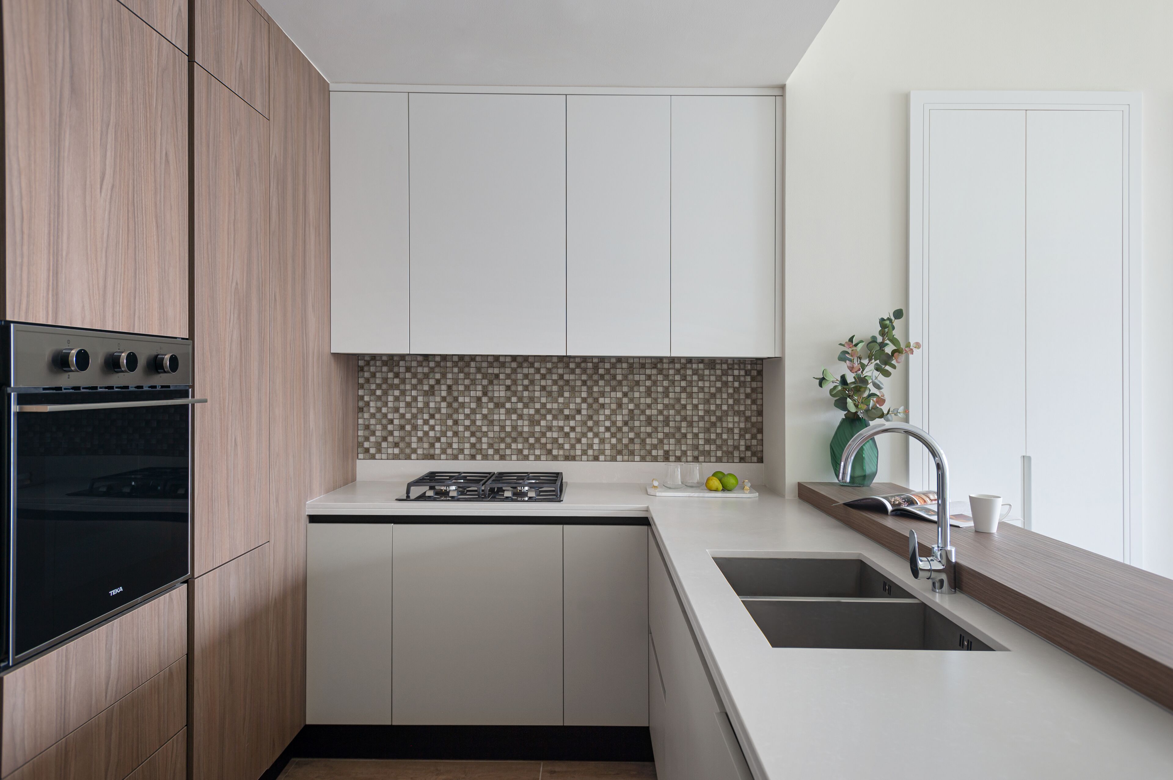 executive studio | private kitchen | fridge, microwave, oven, stovetop