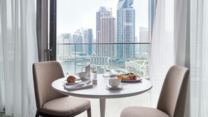 Sarapan lengkap setiap hari dengan biaya tambahan