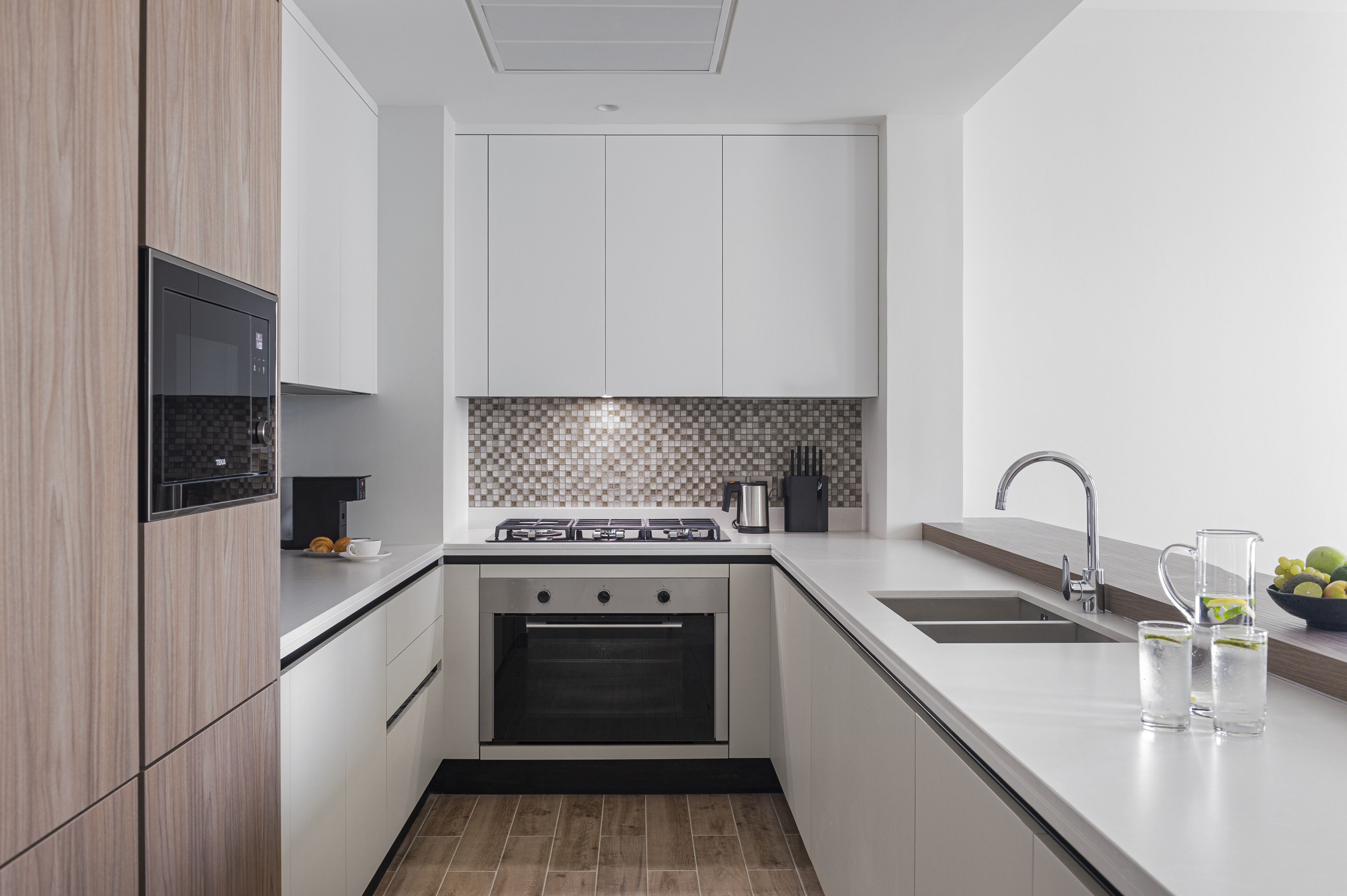 deluxe suite, 2 bedrooms | private kitchen | fridge, microwave, oven, stovetop