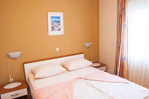 1 bedroom, Internet, bed sheets - Apartments Karolina, (16293), Novalja, hr (Novalja)