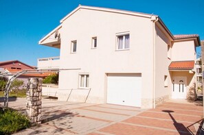 Exterior - Apartments Karolina, (16293), Novalja, hr (Novalja)