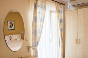 1 bedroom, Internet, bed sheets - Apartments Karolina, (16292), Novalja, hr (Novalja)