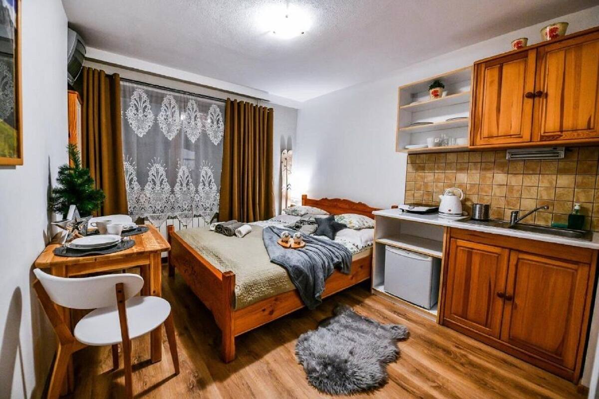 Deluxe Studio (4) | Living room | Flat-screen TV
