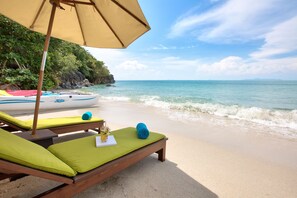 Private beach, sun loungers, beach umbrellas - Baan Chang (Koh Samui)
