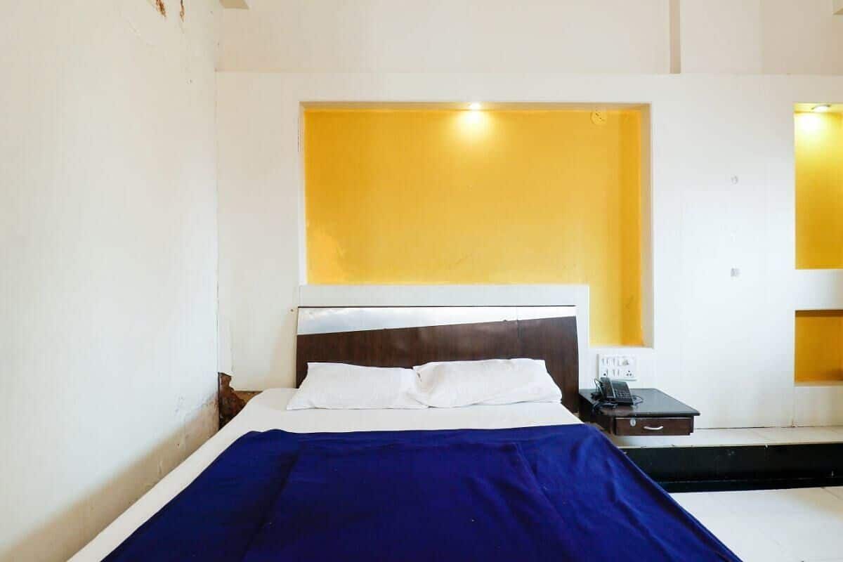 Basic Double Room | Desk