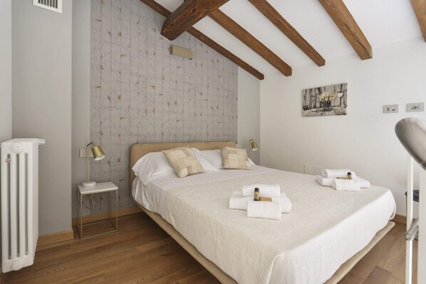 2 bedrooms, individually decorated, individually furnished, desk - Apartment Duomo View - Florence (Florence)