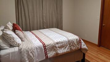 4 bedrooms, desk, iron/ironing board, free WiFi