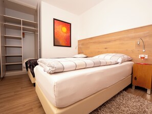 2 bedrooms, desk, iron/ironing board, travel cot