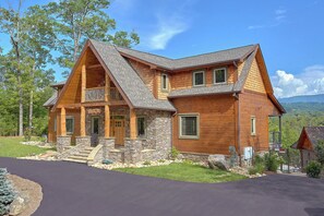 Exterior - Luxury cabin in Pigeon Forge, Hot Tub and Mountain View, Gameroom (Sevierville)